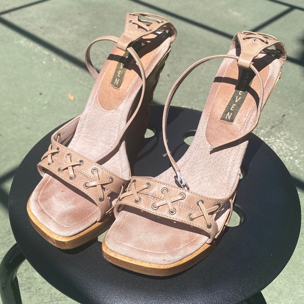 Sexy & unique! Blush, corset detailed, wooden Steven by Steve Madden wedges